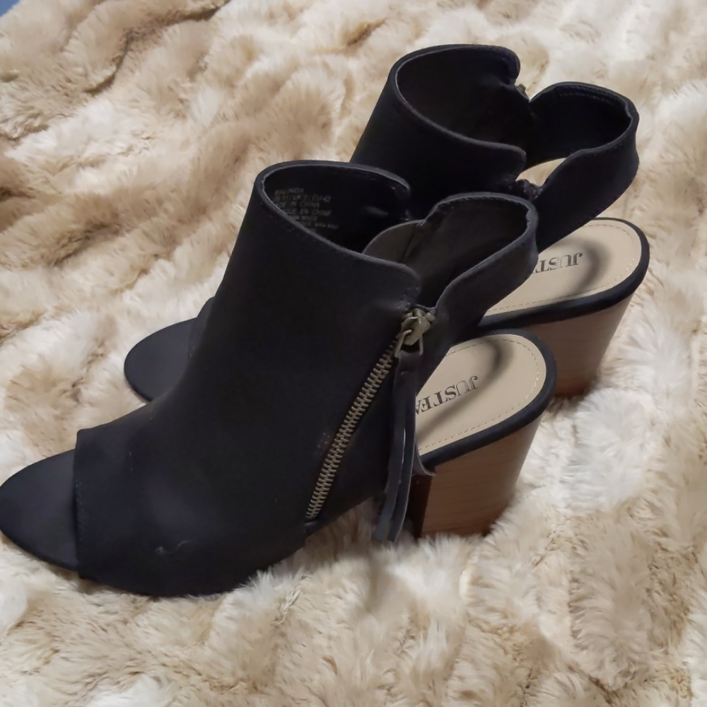 Heels - Picture 2 of 4